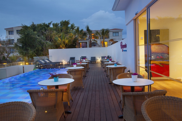 Imagen del bar/restaurante del Hotel The King Jason Paphos - Designed For Adults. Foto 3