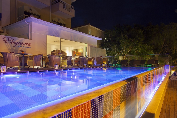 Imagen de la piscina del Hotel The King Jason Paphos - Designed For Adults. Foto 13