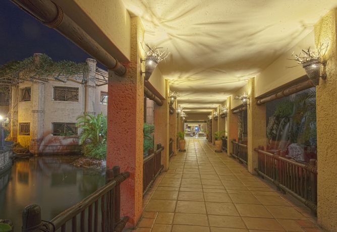 Imagen de la piscina del Hotel The Kingdom At Victoria Falls. Foto 15