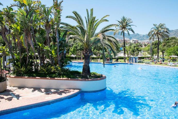 Imagen de la piscina del Hotel The Kingfisher Club Benal Beach. Foto 18
