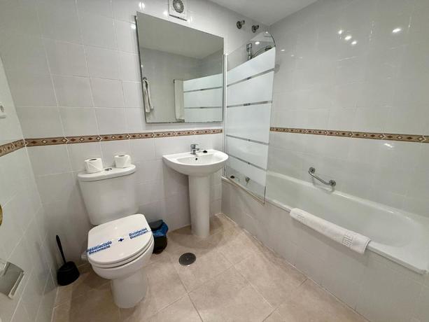Imagen de la habitación del Hotel The Kingfisher Club Benal Beach. Foto 7