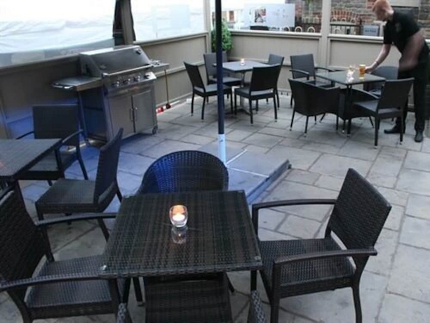Imagen del bar/restaurante del Hotel The Kings Arms, SWINDON. Foto 4