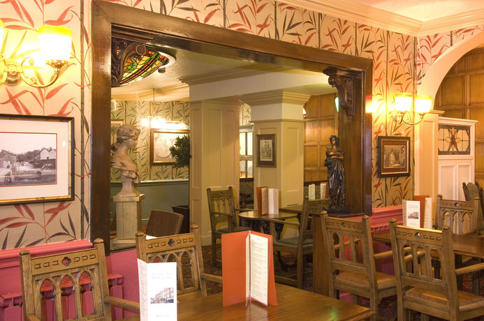 Imagen del bar/restaurante del Hotel The Kings Arms and Royal. Foto 4
