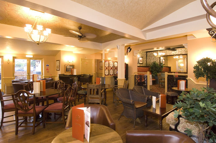 Imagen del bar/restaurante del Hotel The Kings Arms and Royal. Foto 5