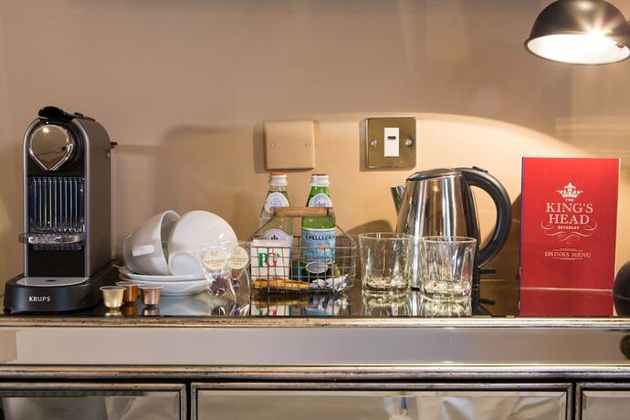 Imagen general del Hotel The King\'s Head. Foto 8