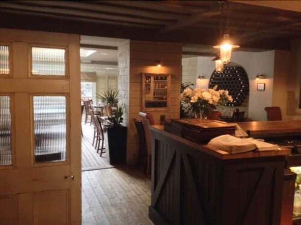 Imagen del bar/restaurante del Hotel The Kings Head, Ross on Wye. Foto 4