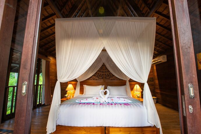 Imagen de la habitación del Hotel The Kirana Tembok. Foto 20