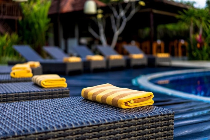 Imagen de la piscina del Hotel The Kirana Ungasan. Foto 17