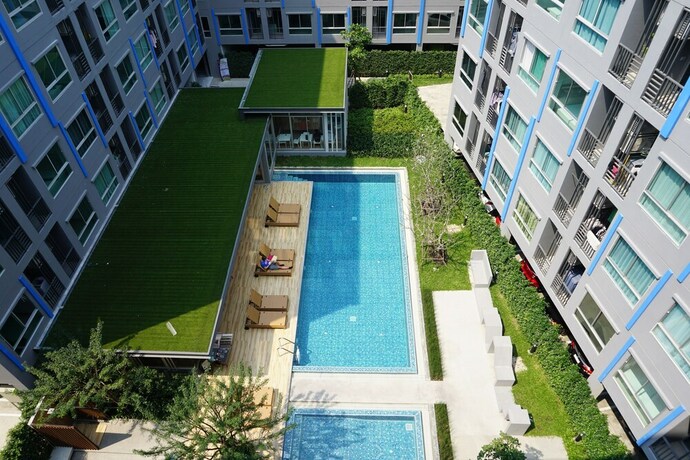 Imagen de la piscina del Hotel The Kith Plus Sukhumvit 113. Foto 32