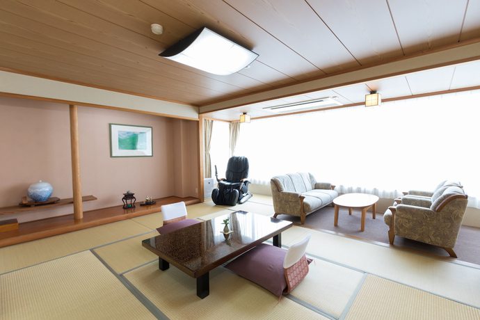 Imagen de la habitación del Hotel The Kizantei. Foto 5