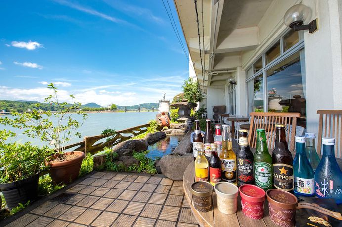 Imagen del bar/restaurante del Hotel The Kizantei. Foto 2