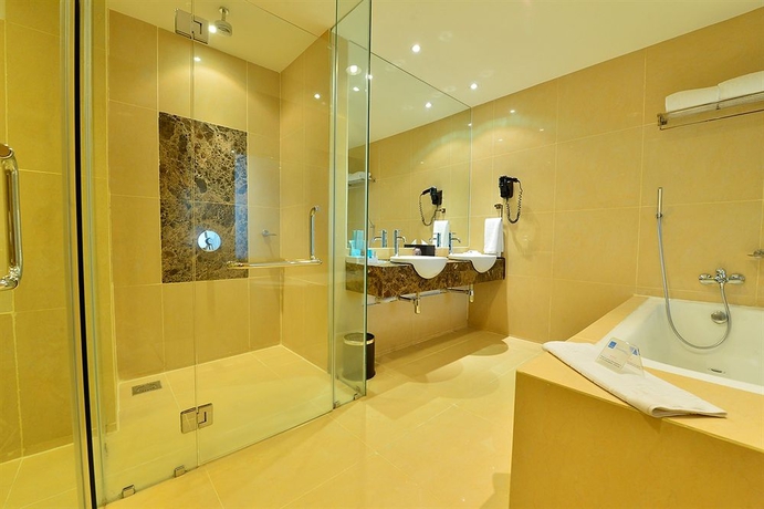 Imagen de la habitación del Hotel The Klagan Regency. Foto 11