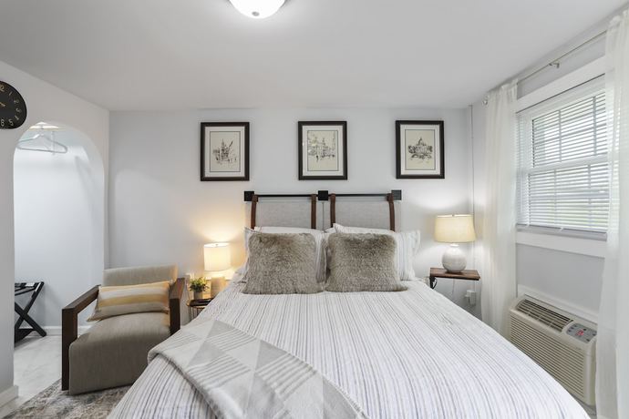 Imagen de la habitación del Hotel The Knolls. Foto 1