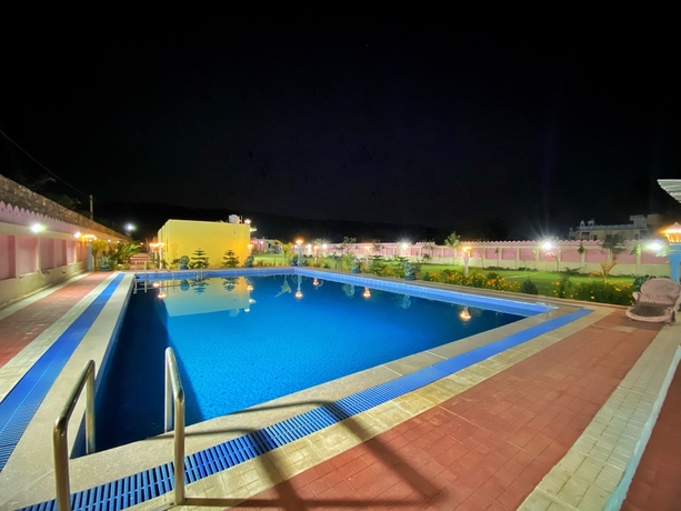 Imagen de la piscina del Hotel The Kukas Resort. Foto 19