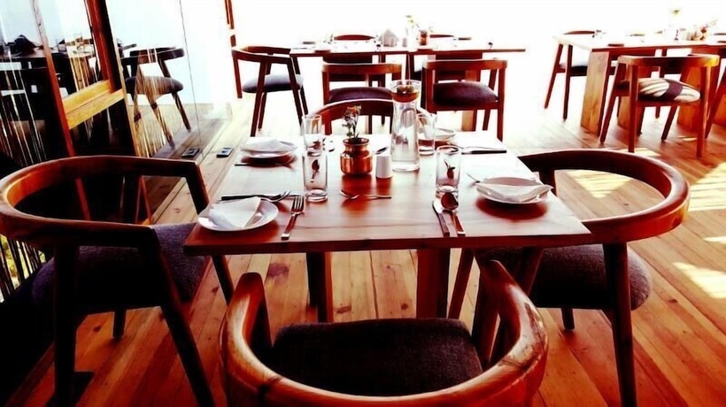 Imagen del bar/restaurante del Hotel The Kumaon. Foto 6