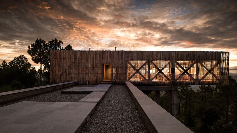 Imagen de los exteriores del Hotel The Kumaon. Foto 11