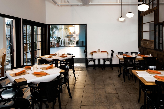 Imagen del bar/restaurante del Hotel The Lafayette , Swim Club and Bungalows. Foto 4