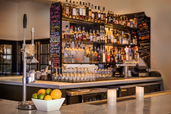 Imagen del bar/restaurante del Hotel The Lafayette , Swim Club and Bungalows. Foto 7