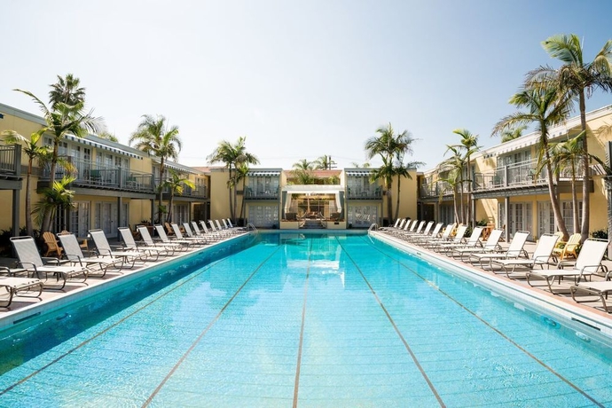 Imagen de la piscina del Hotel The Lafayette , Swim Club and Bungalows. Foto 15