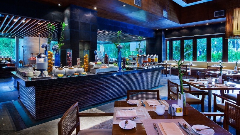 Imagen del bar/restaurante del Hotel The Laguna, A Luxury Collection Resort and Spa, Nusa Dua, Bali. Foto 4