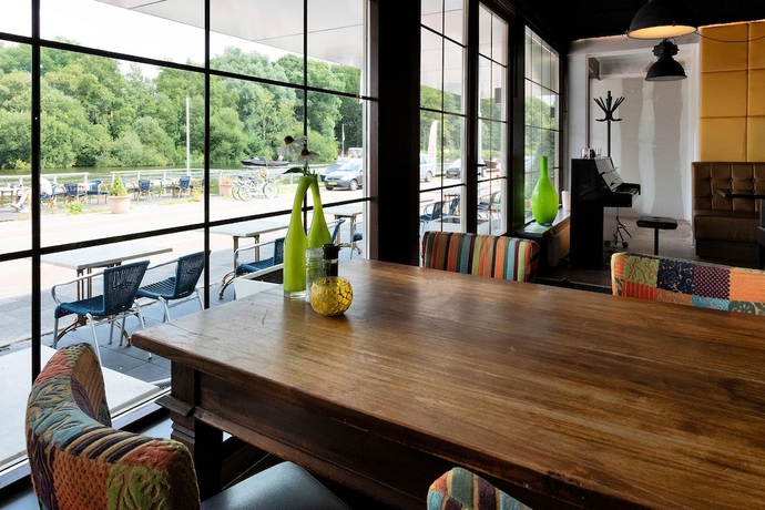 Imagen del bar/restaurante del Hotel The Lake Amsterdam Airport. Foto 3
