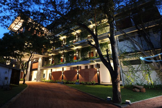 Imagen de la piscina del Hotel The Lake Forest. Foto 20