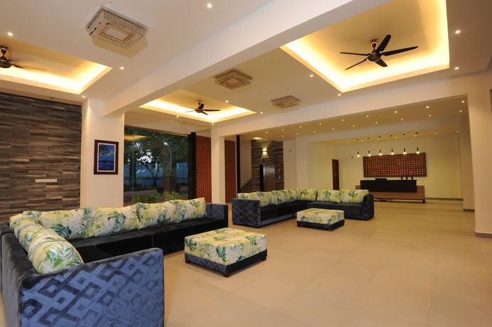 Imagen de los interiores del Hotel The Lake Forest. Foto 19