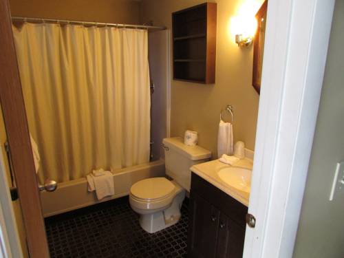 Imagen de la habitación del Hotel The Lake George Inn. Foto 10