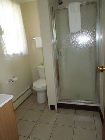 Imagen de la habitación del Hotel The Lake George Inn. Foto 14