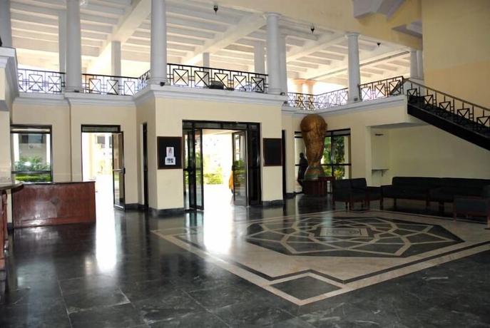 Imagen de los interiores del Hotel The Lake Land Country Club Residency. Foto 8