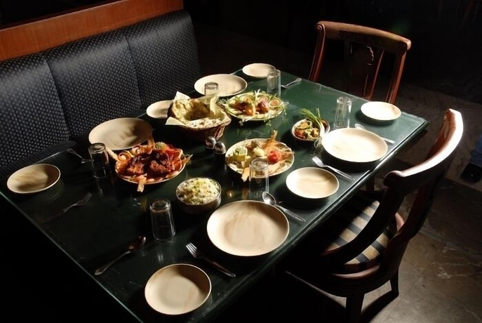 Imagen del bar/restaurante del Hotel The Lake Land Country Club Residency. Foto 5