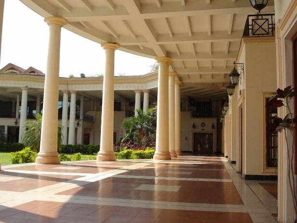 Imagen de los interiores del Hotel The Lake Land Country Club Residency. Foto 9