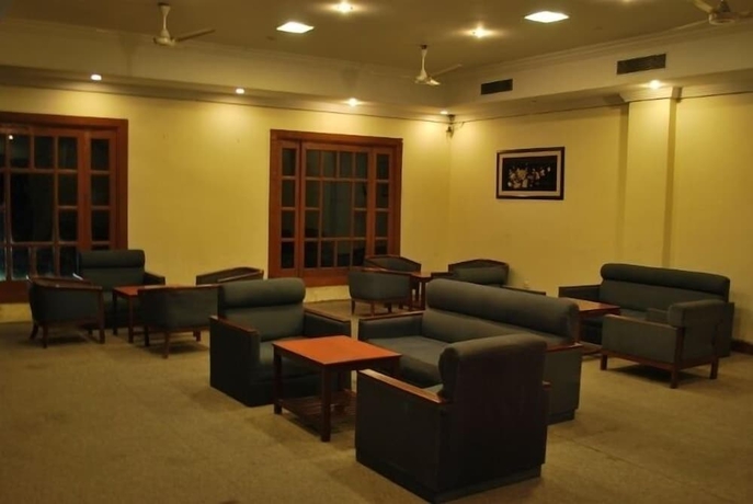 Imagen de los interiores del Hotel The Lake Land Country Club Residency. Foto 11