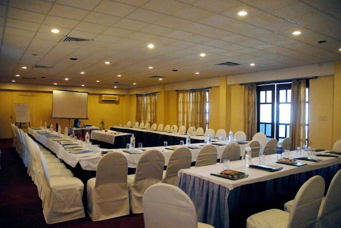 Imagen de los interiores del Hotel The Lake Land Country Club Residency. Foto 12