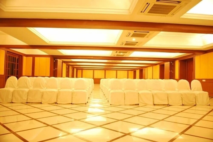 Imagen de los interiores del Hotel The Lake Land Country Club Residency. Foto 13