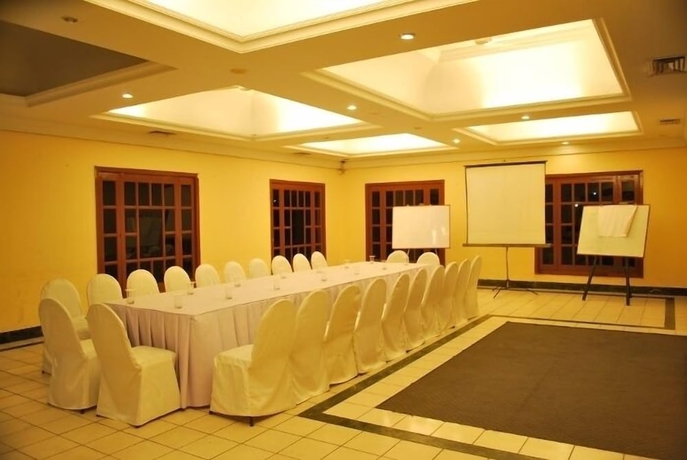 Imagen de los interiores del Hotel The Lake Land Country Club Residency. Foto 14