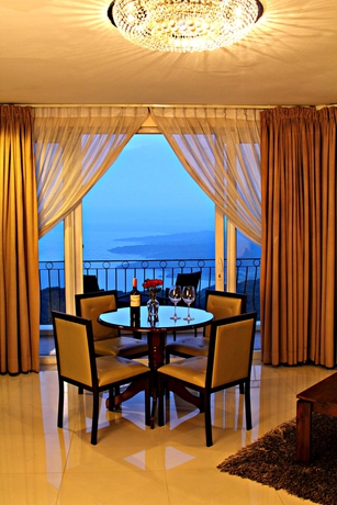 Imagen de la habitación del Hotel The Lake Tagaytay. Foto 9