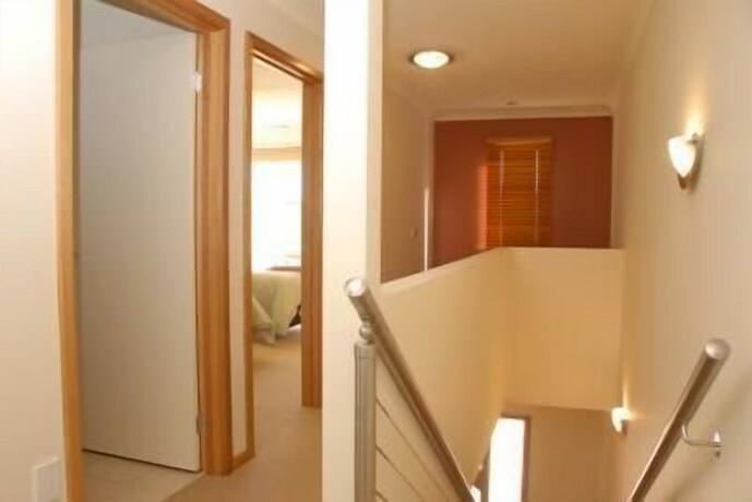 Imagen de los interiores del Hotel The Lakes Apartments. Foto 31