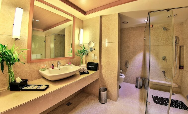 Imagen de la habitación del Hotel The Lalit Chandigarh. Foto 12