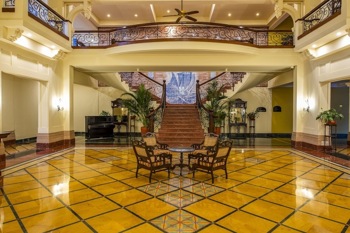 Imagen de los interiores del Hotel The Lalit Golf and Spa Resort Goa. Foto 18