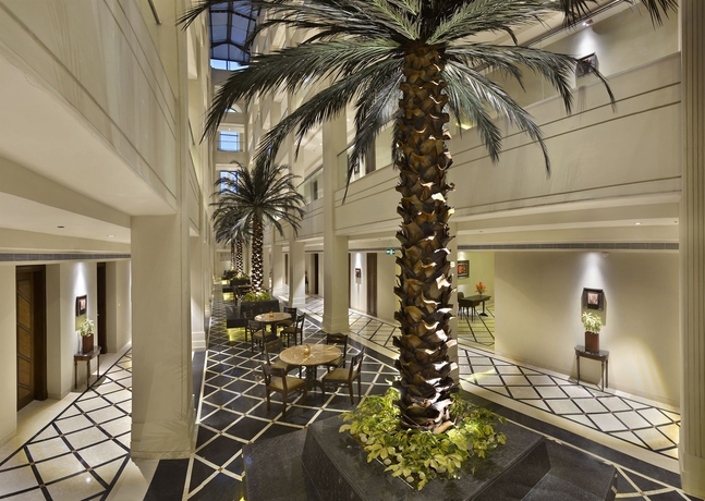 Imagen de los interiores del Hotel The Lalit Great Eastern Kolkata. Foto 11