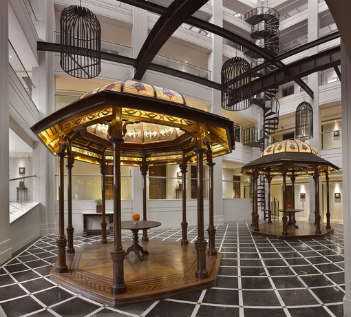 Imagen de los interiores del Hotel The Lalit Great Eastern Kolkata. Foto 12