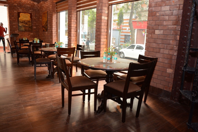 Imagen del bar/restaurante del Hotel The Lalit Great Eastern Kolkata. Foto 3