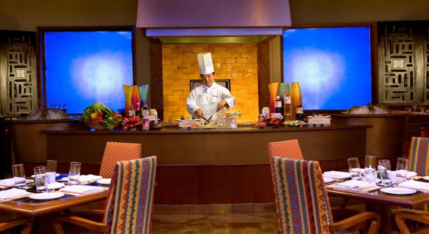 Imagen del bar/restaurante del Hotel The Lalit Mumbai. Foto 4