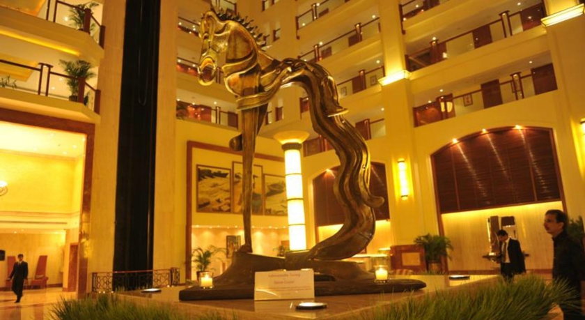 Imagen de los interiores del Hotel The Lalit Mumbai. Foto 12