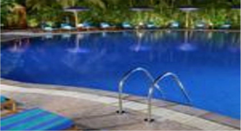 Imagen de la piscina del Hotel The Lalit Mumbai. Foto 16