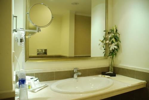 Imagen de la habitación del Hotel The Lalit Temple View Khajuraho. Foto 7