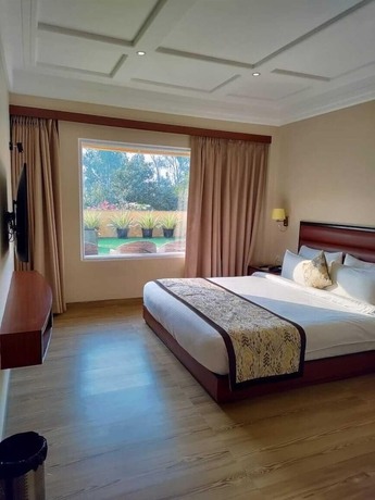 Imagen de la habitación del Hotel The Lalita Grand. Foto 11