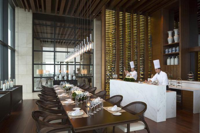 Imagen del bar/restaurante del Hotel The Lalu Qingdao China. Foto 6