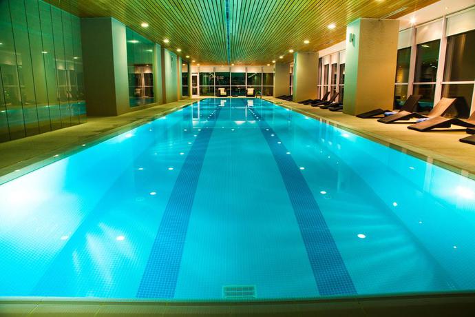 Imagen de la piscina del Hotel The Landmark, Baku. Foto 17
